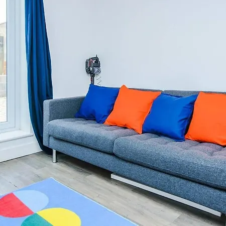 October Disc - Long - Contractors Apartamento Bristol