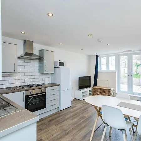 Apartman October Disc - Long - Contractors Bristol